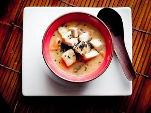 Mamalyga red curry tofu