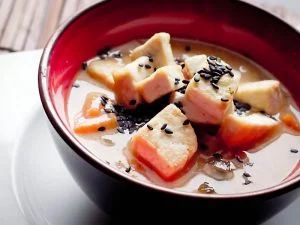 Mamalyga red curry tofu