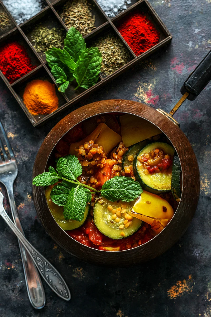 Mamalyga gulasz wege z soczewica i mieta