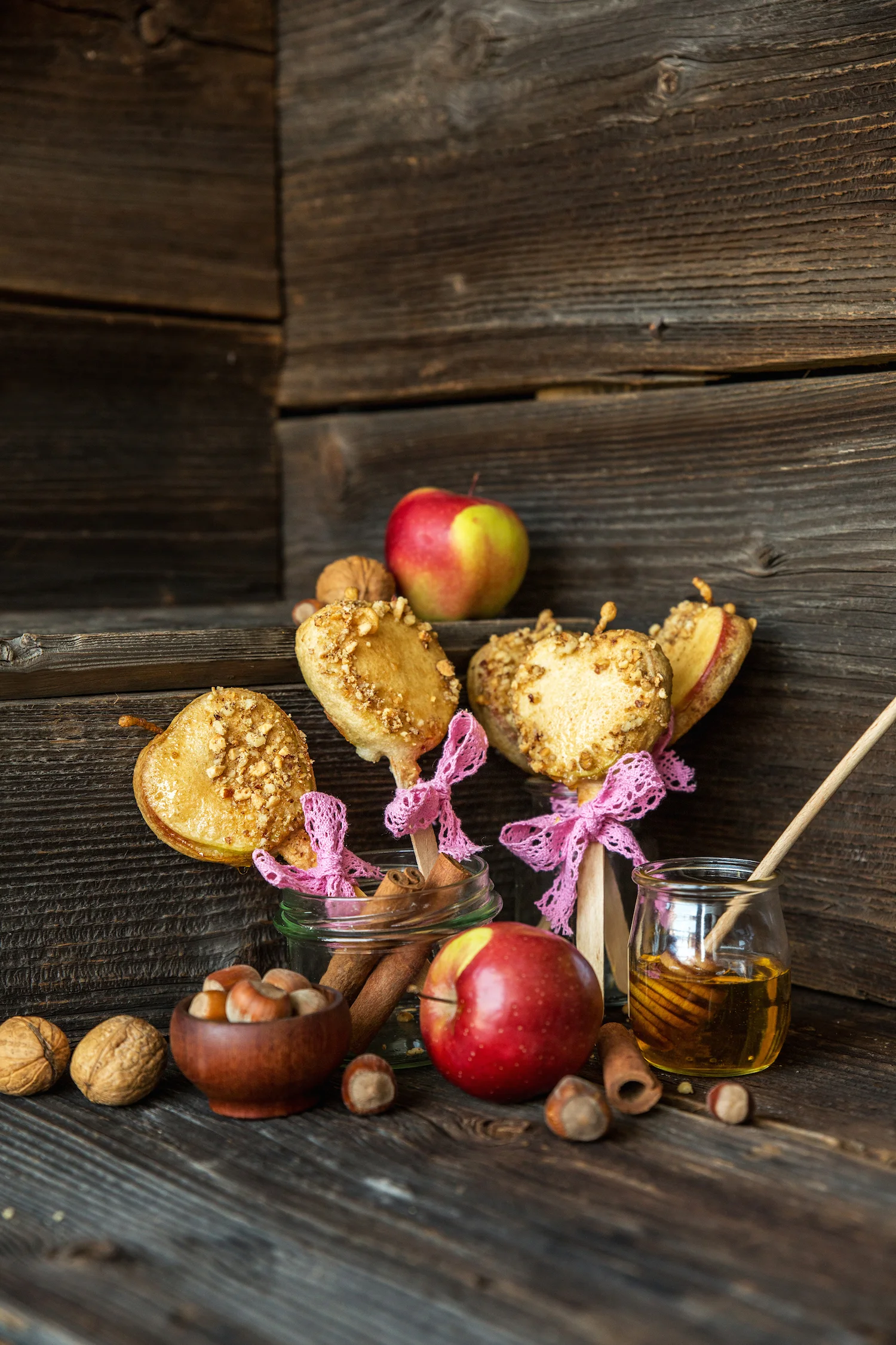 JABŁKA W BEZGLUTENOWYM CIEŚCIE NALEŚNIKOWYM Z ORZECHAMI I CYNAMONEM 3
