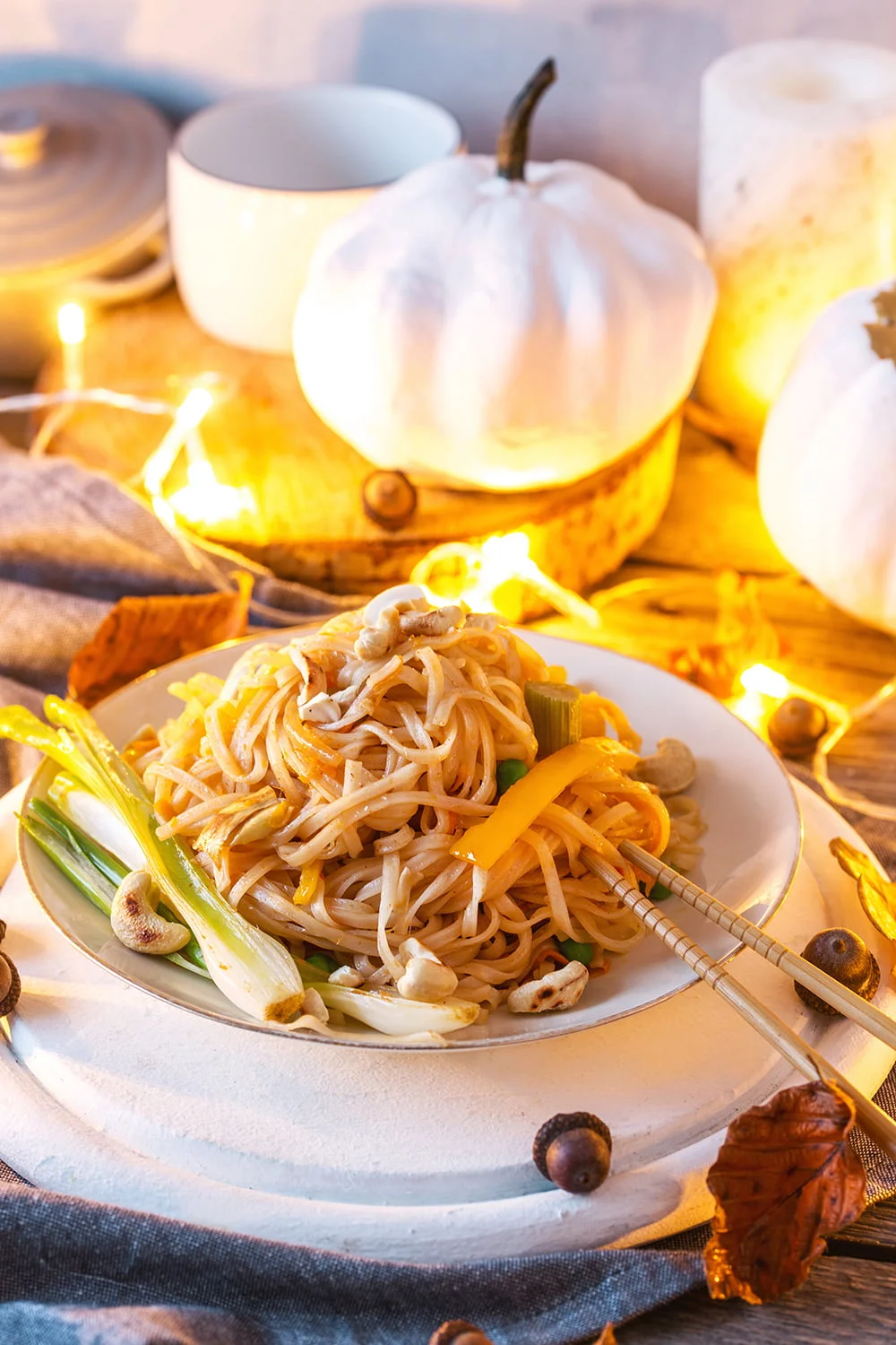 STIR FRY Z WARZYWAMI, IMBIREM I MAKARONEM RYŻOWYM